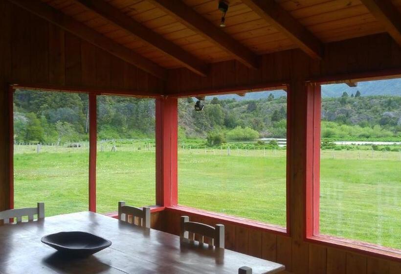 Hostel La Pilarica River & Mountain Lodge