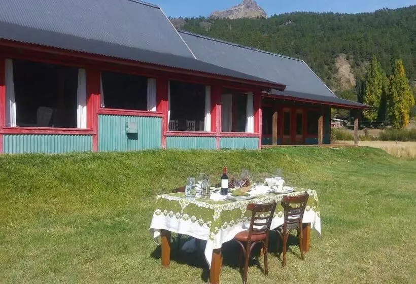 Retkeilymaja La Pilarica River & Mountain Lodge