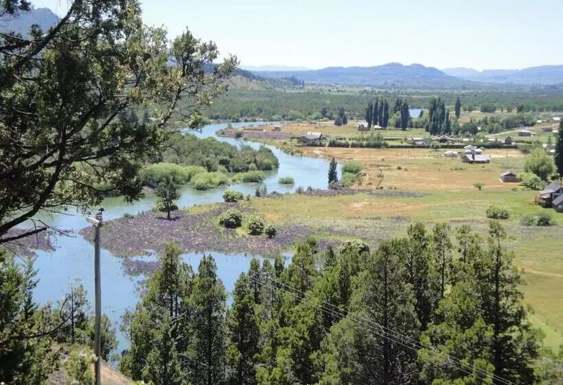 Retkeilymaja La Pilarica River & Mountain Lodge