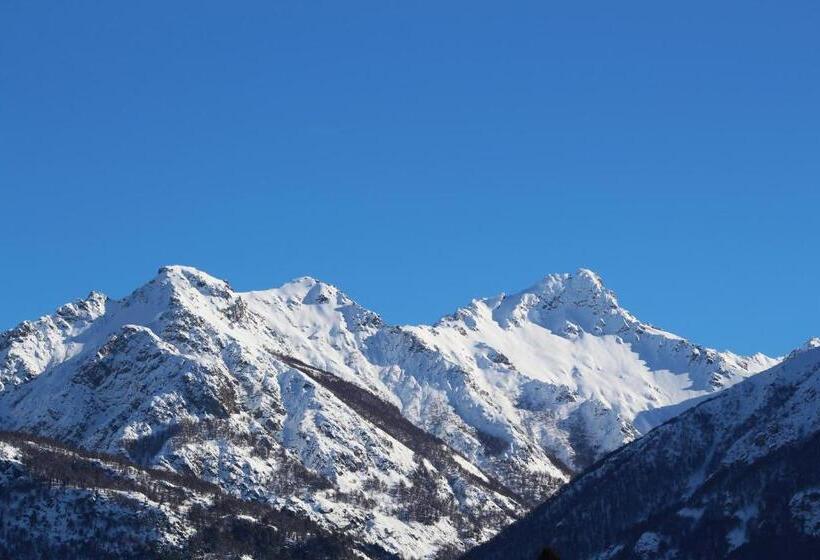 Hostel La Pilarica River & Mountain Lodge