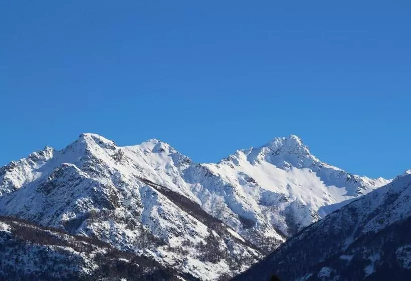 Retkeilymaja La Pilarica River & Mountain Lodge