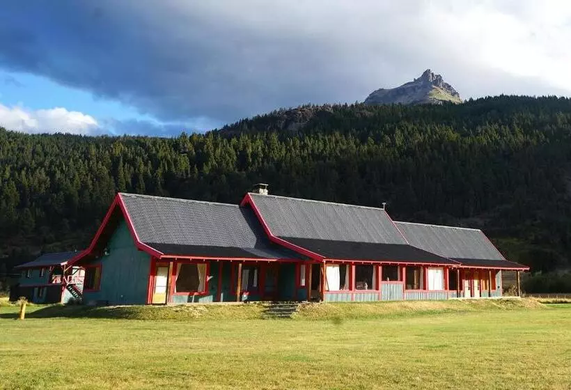 Retkeilymaja La Pilarica River & Mountain Lodge