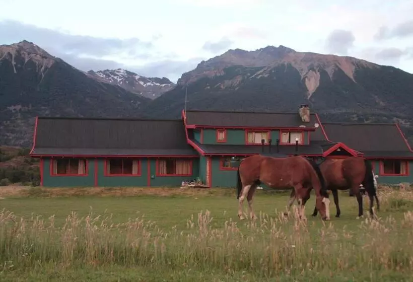 Retkeilymaja La Pilarica River & Mountain Lodge
