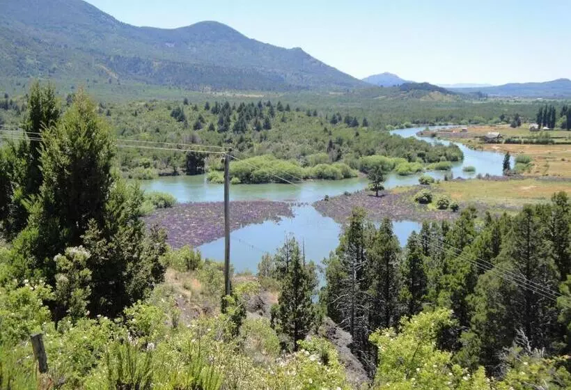 Retkeilymaja La Pilarica River & Mountain Lodge