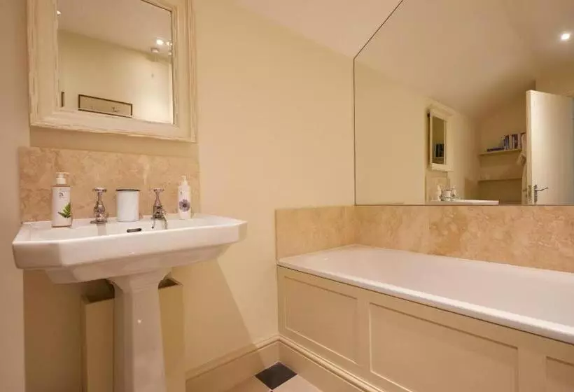 Retkeilymaja The Kingham Plough