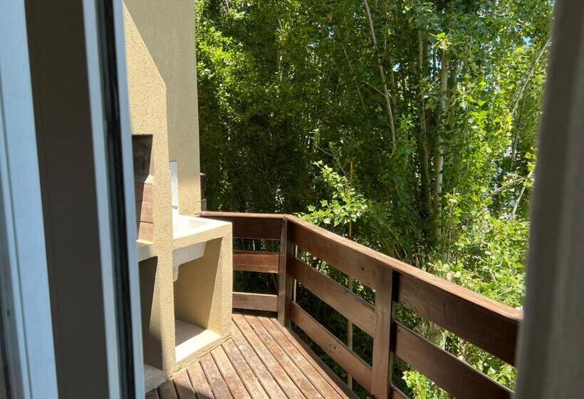 Los Aromos De Valeria