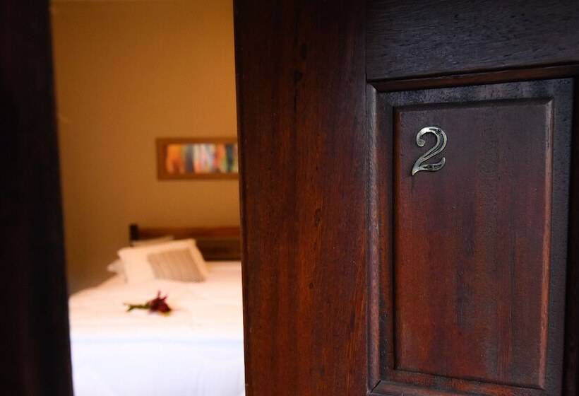 Pension Pousada Paris Hostelli