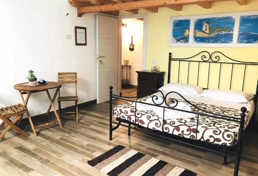 ペンション Pianob Formia