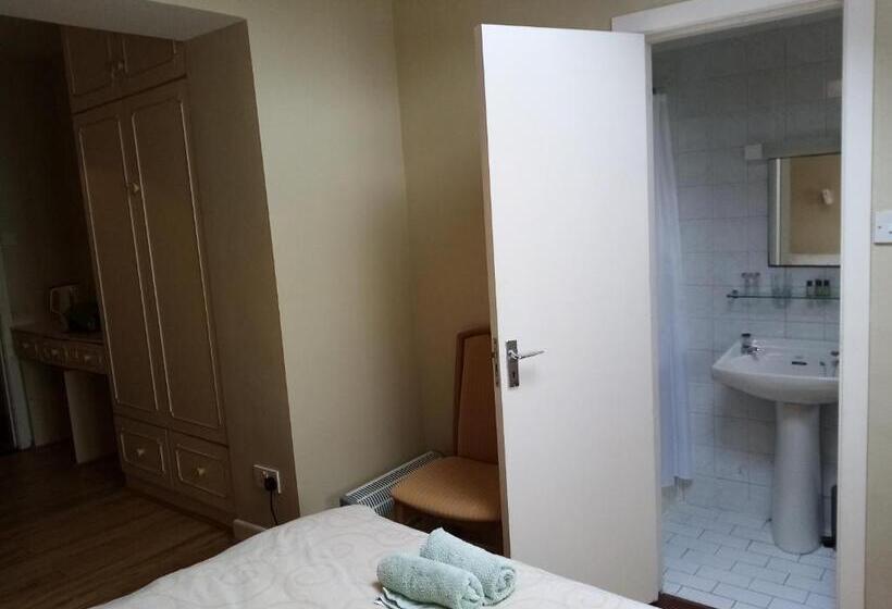 پانسیون Lavelle's Seaside House & Mickey's Bar