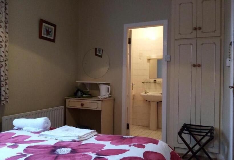 پانسیون Lavelle's Seaside House & Mickey's Bar