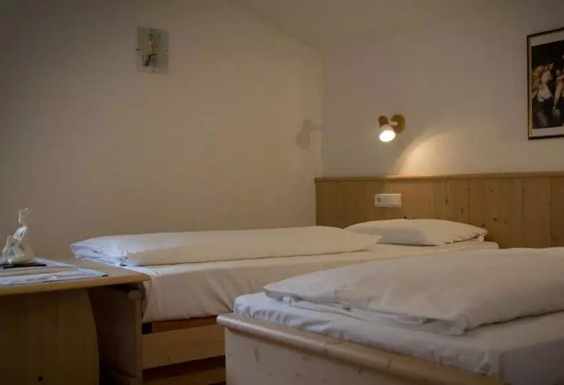 ホテル Berggasthof Stern