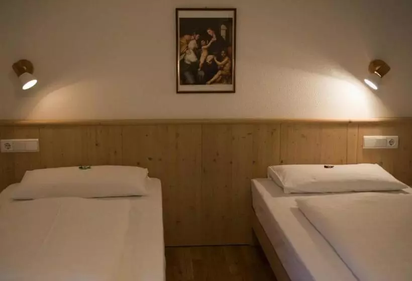 ホテル Berggasthof Stern