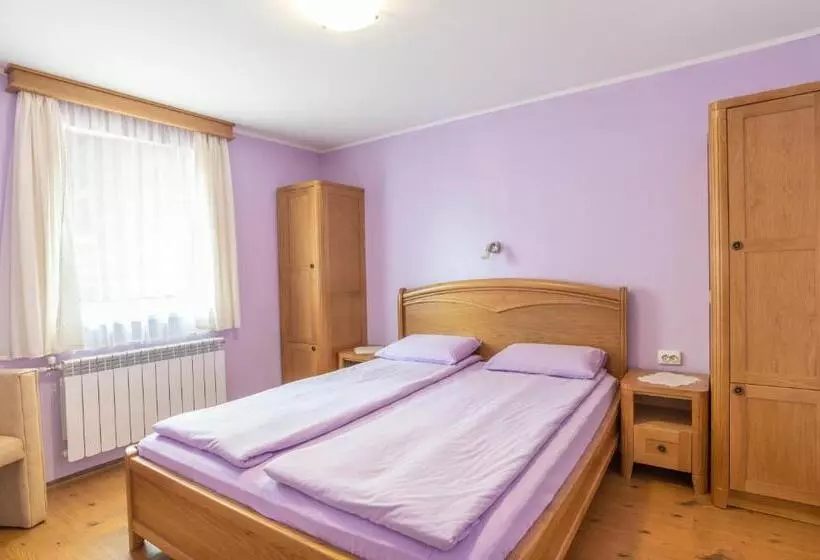 Majatalo Guest House Roden Dom