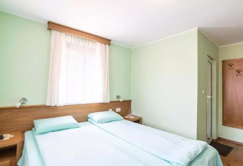 Majatalo Guest House Roden Dom