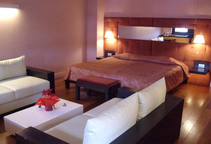 بنسيون Kokoshkovata Boutique House