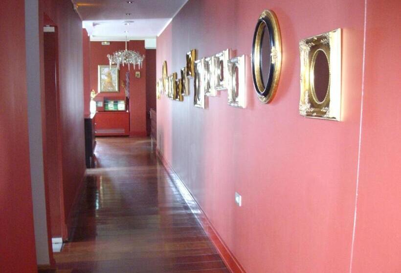 بنسيون Kokoshkovata Boutique House