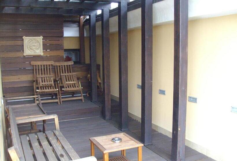 بنسيون Kokoshkovata Boutique House