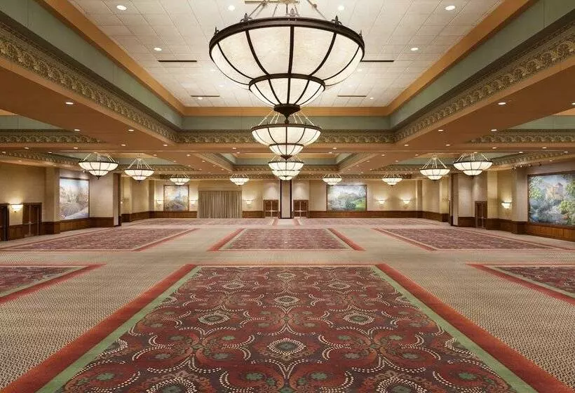 Chateau On The Lake Resort Spa And Convention Center