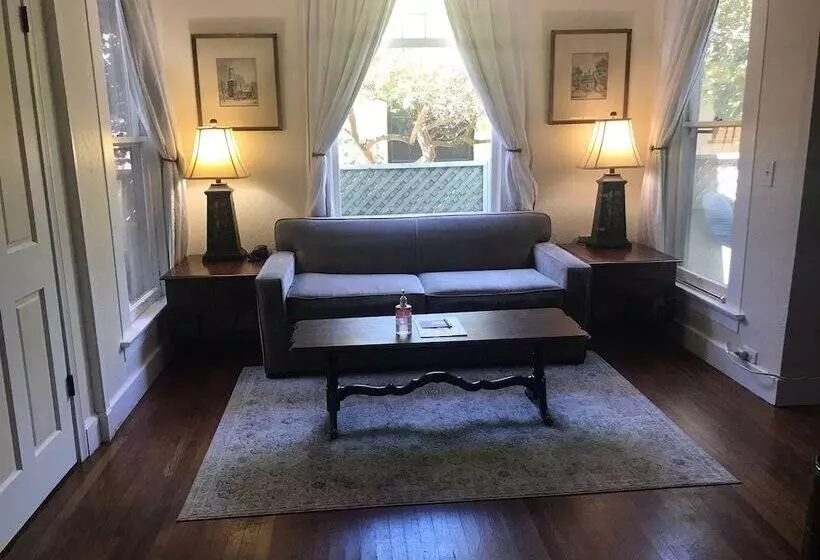 ホテル Cherokee Lodge