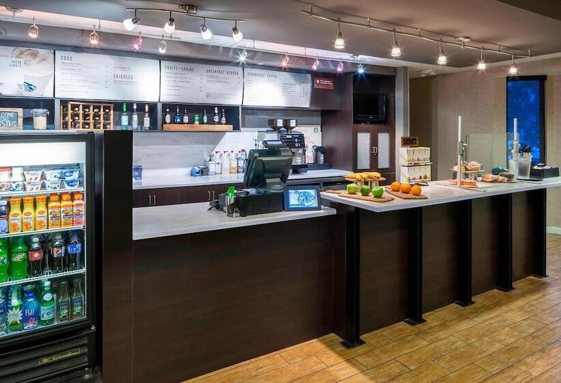 בית מלון כפרי Courtyard By Marriott Pensacola