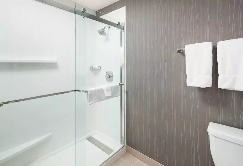 هتل Courtyard By Marriott Pensacola