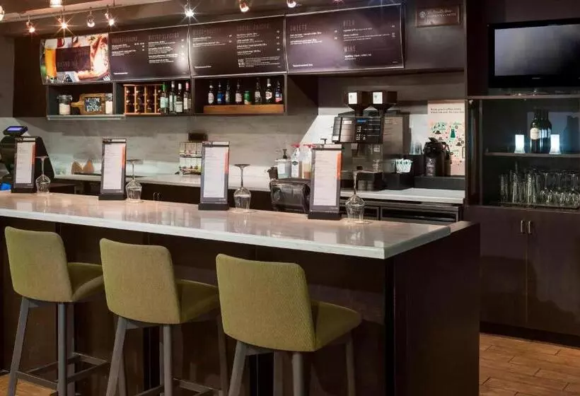 هتل Courtyard By Marriott Pensacola