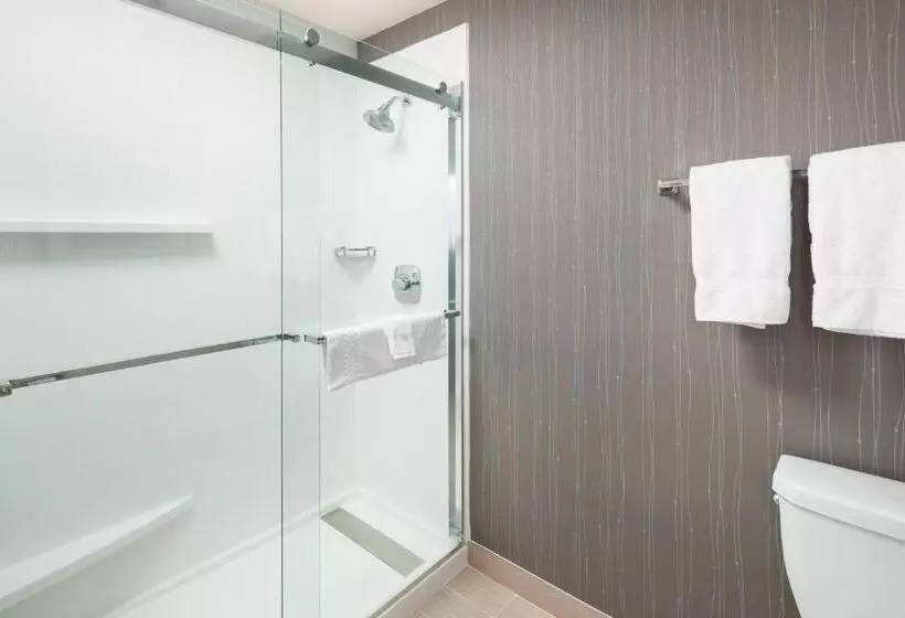 هتل Courtyard By Marriott Pensacola