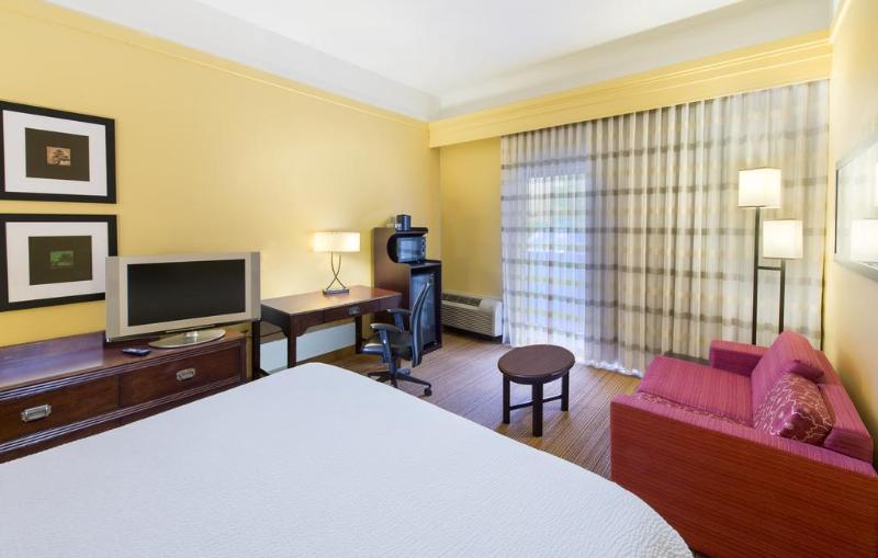 בית מלון כפרי Courtyard By Marriott Pensacola