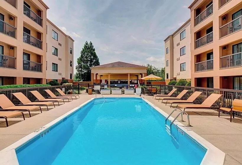 هتل Courtyard Durham Near Duke University/downtown