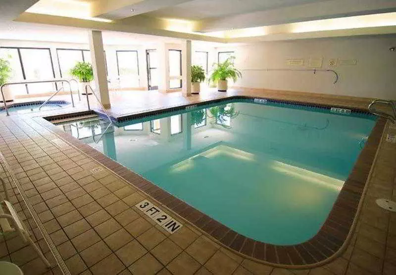 Отель Courtyard By Marriott Tulsa Central