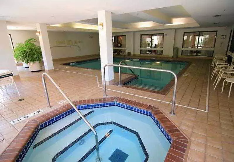 Отель Courtyard By Marriott Tulsa Central