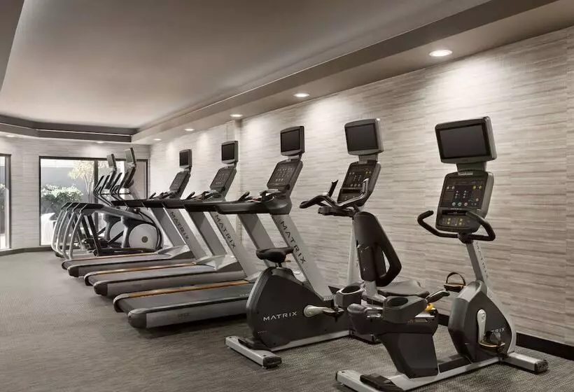 Отель Courtyard By Marriott Tulsa Central