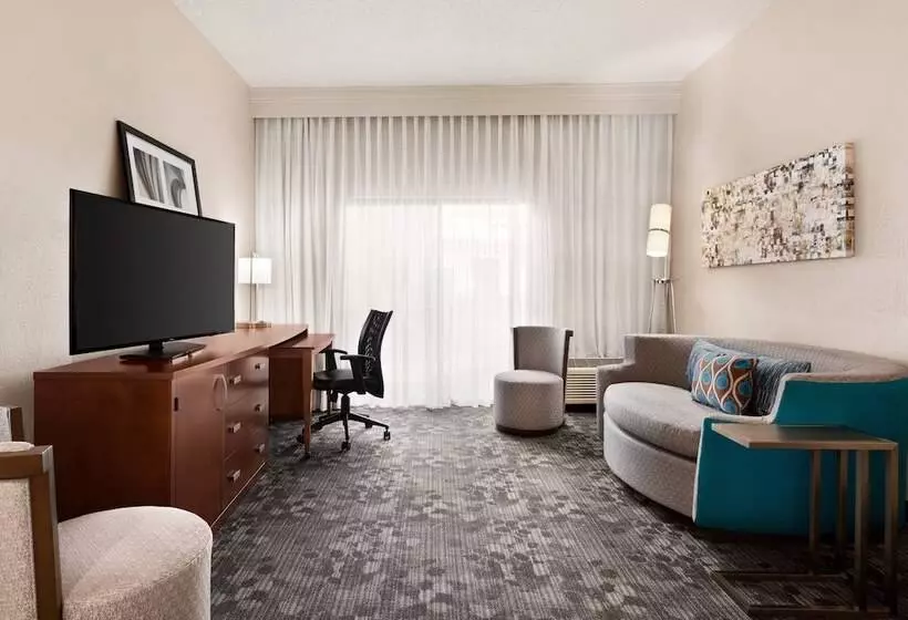 Отель Courtyard By Marriott Tulsa Central