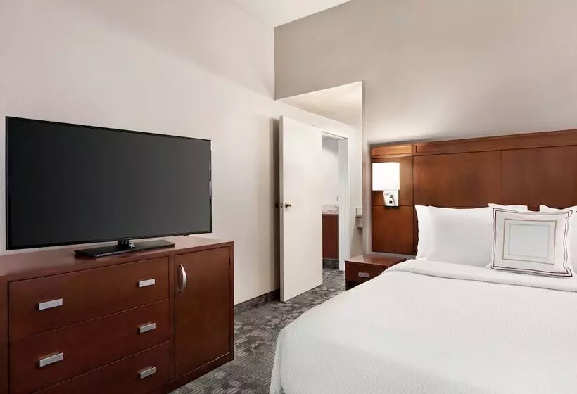 Отель Courtyard By Marriott Tulsa Central
