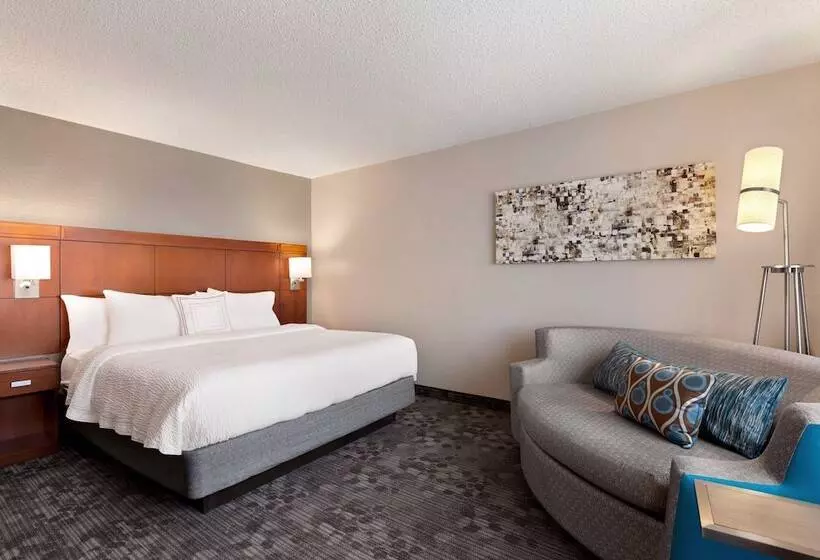 Отель Courtyard By Marriott Tulsa Central