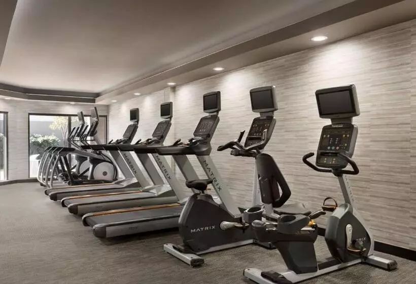 Отель Courtyard By Marriott Tulsa Central