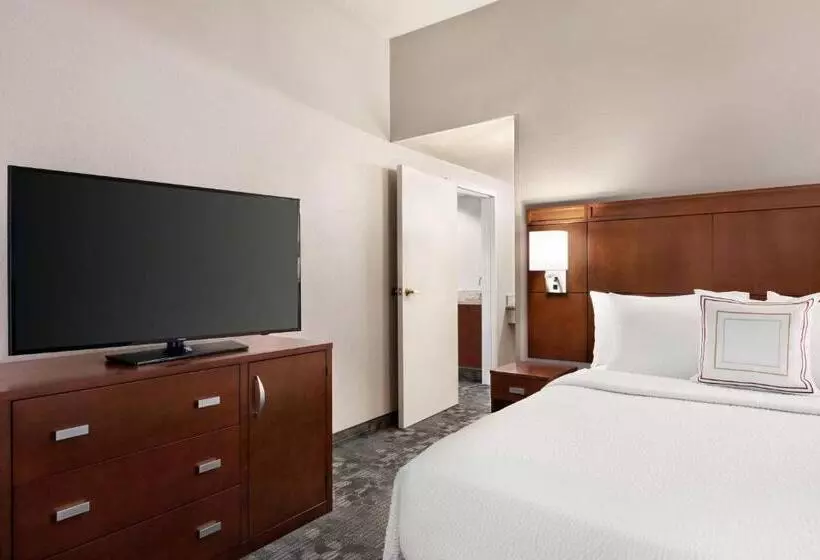 Отель Courtyard By Marriott Tulsa Central