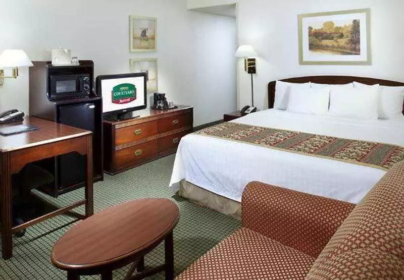 Отель Courtyard By Marriott Tulsa Central