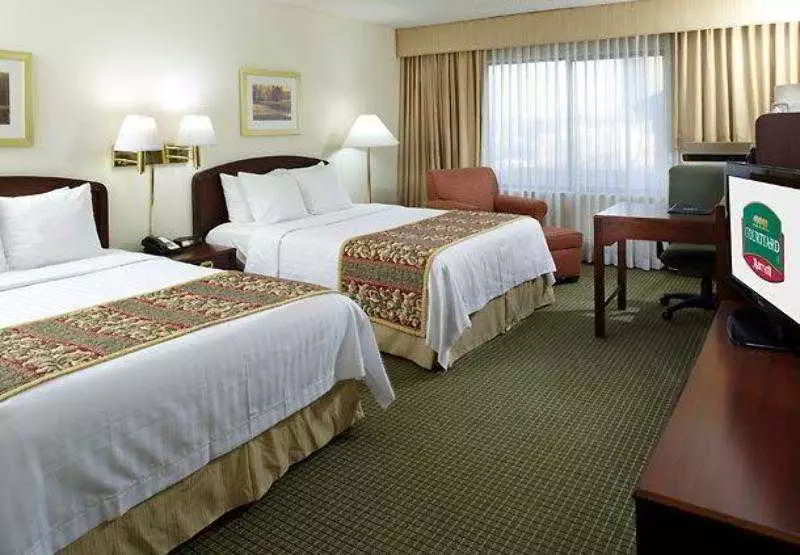 Отель Courtyard By Marriott Tulsa Central