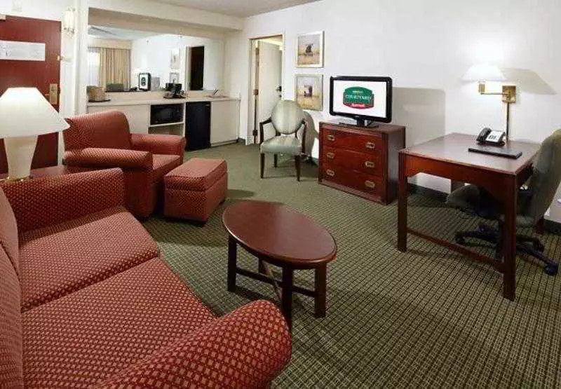Отель Courtyard By Marriott Tulsa Central