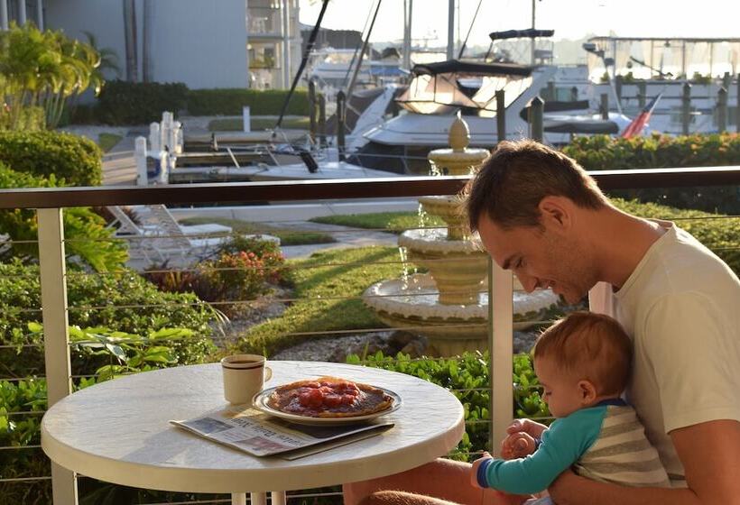 فندق Cove Inn On Naples Bay