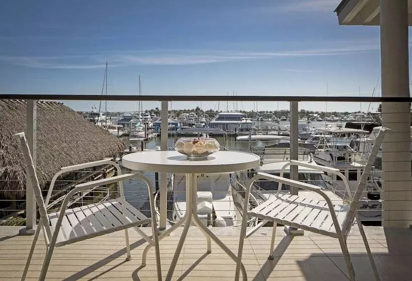 هتل Cove Inn On Naples Bay