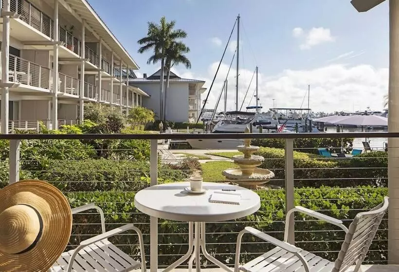 هتل Cove Inn On Naples Bay