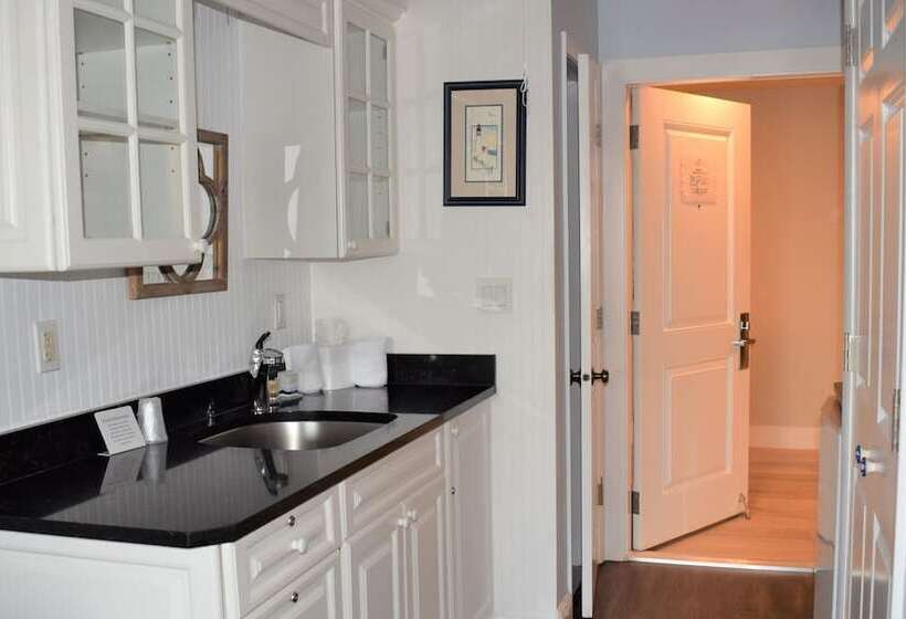 فندق Cove Inn On Naples Bay