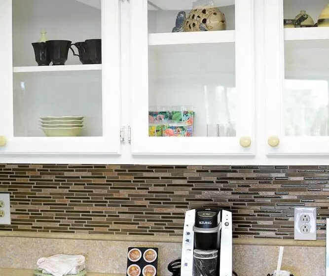 هتل Cove Inn On Naples Bay