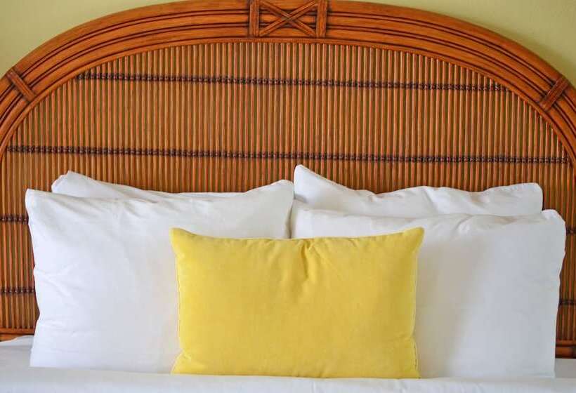 فندق Cove Inn On Naples Bay