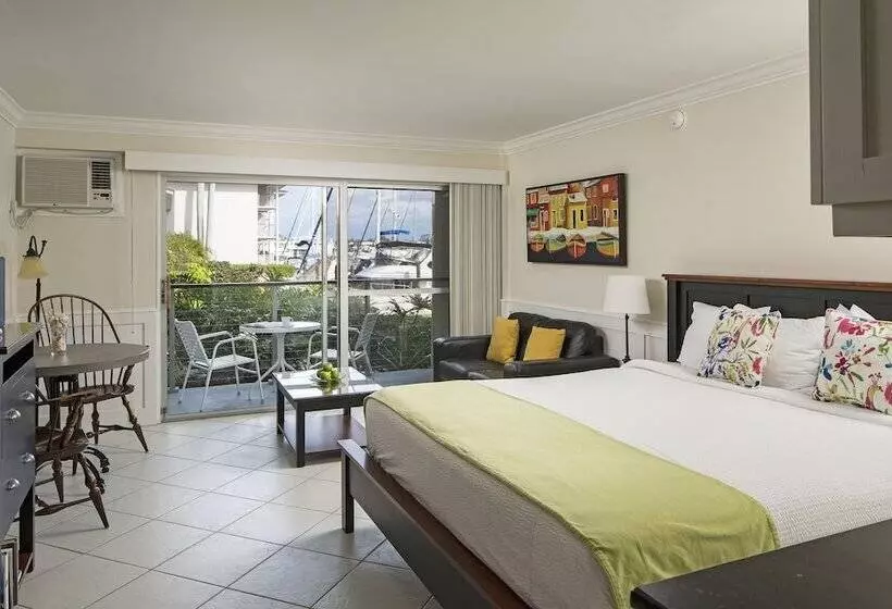 هتل Cove Inn On Naples Bay