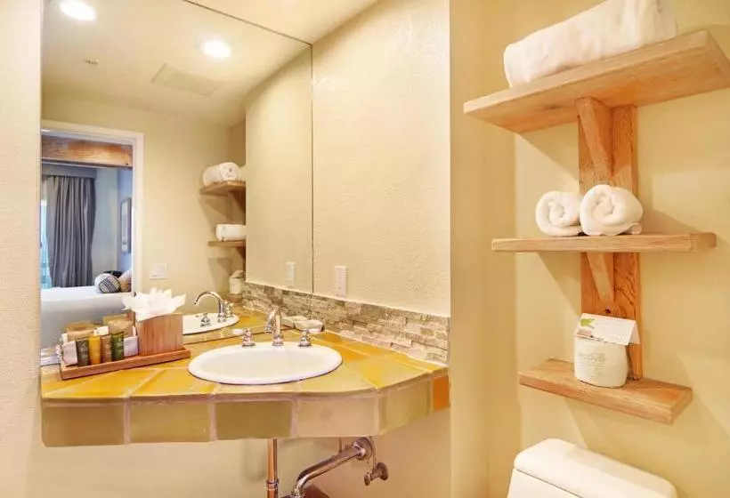 ホテル Cypress Inn On Miramar Beach