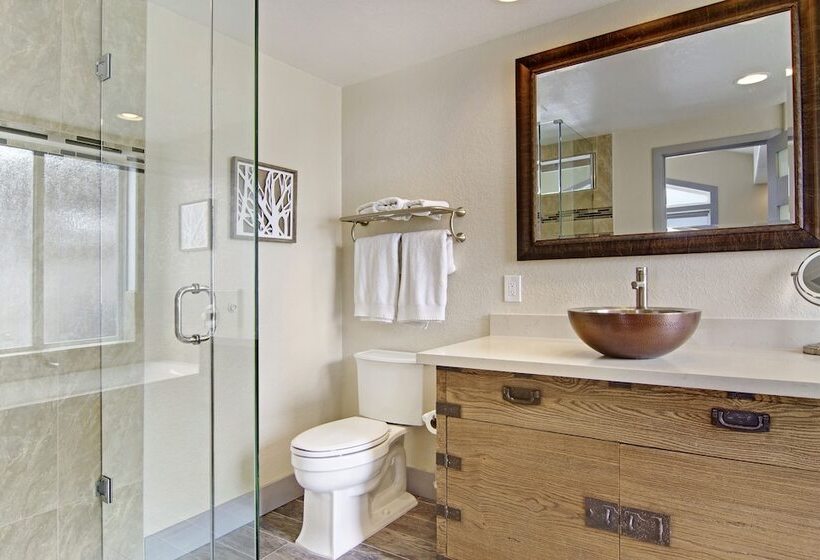 فندق Cypress Inn On Miramar Beach