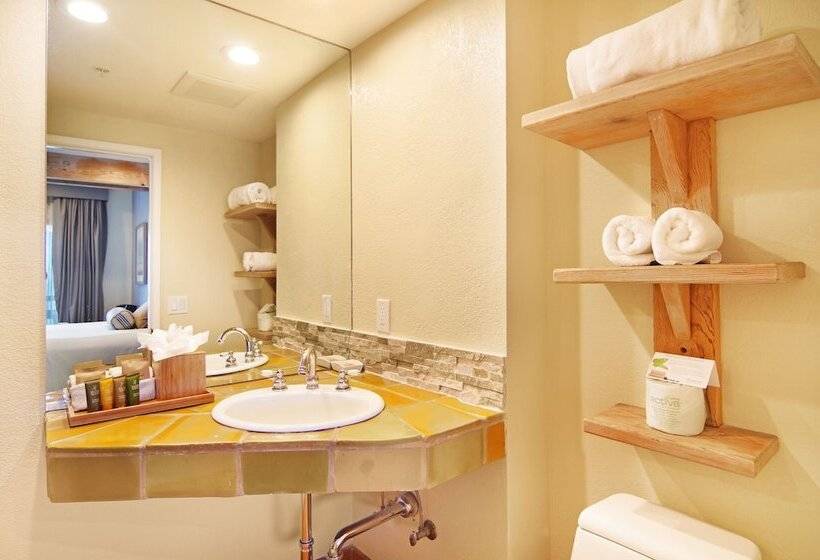 فندق Cypress Inn On Miramar Beach